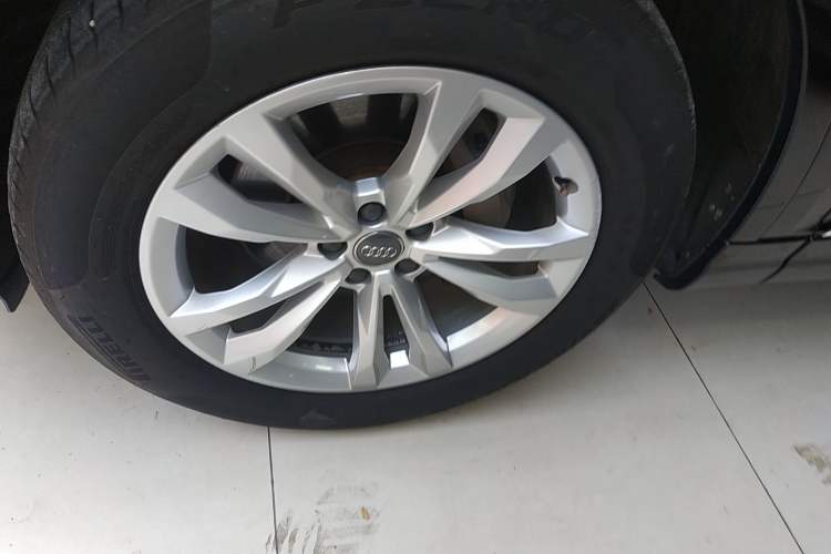 Used Audi Q7 2018 40 TFSI Comfort Model Left Front Wheel Hub