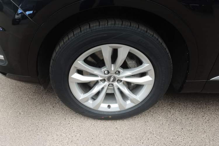 Used Audi Q7 2018 45 TFSI Technology Edition Left Front Wheel Hub