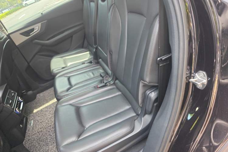 Used Audi Q7 2018 40 TFSI Comfort Model Left Rear Seat