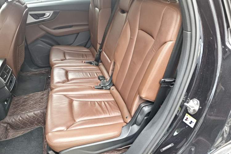 Used Audi Q7  Left Rear Seat