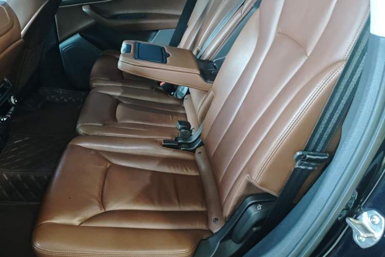 Used Audi Q7 2018 40 TFSI Comfort Model Left Rear Seat