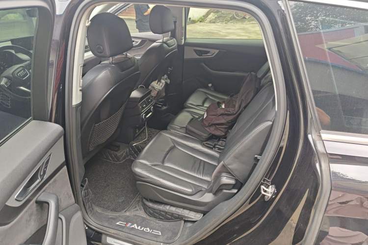 Used Audi Q7 2018 40 TFSI Comfort Model Left Rear Seat
