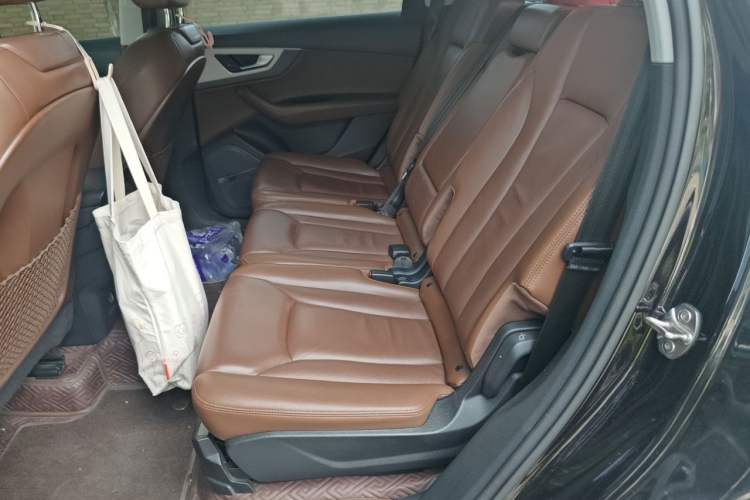 Used Audi Q7 2018 45 TFSI Technology Edition Left Rear Seat
