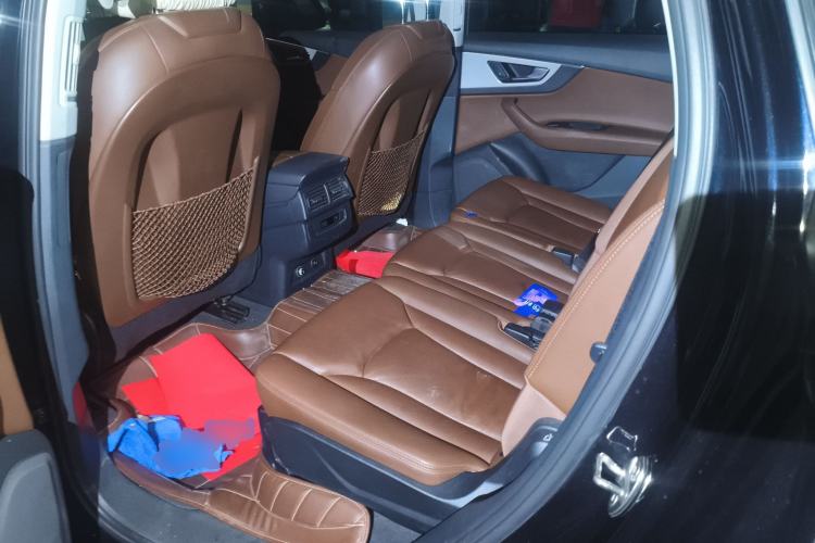 Used Audi Q7 2018 40 TFSI Comfort Model Left Rear Seat