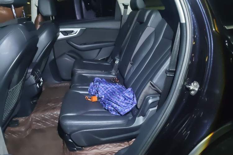 Used Audi Q7 2018 40 TFSI Comfort Model Left Rear Seat
