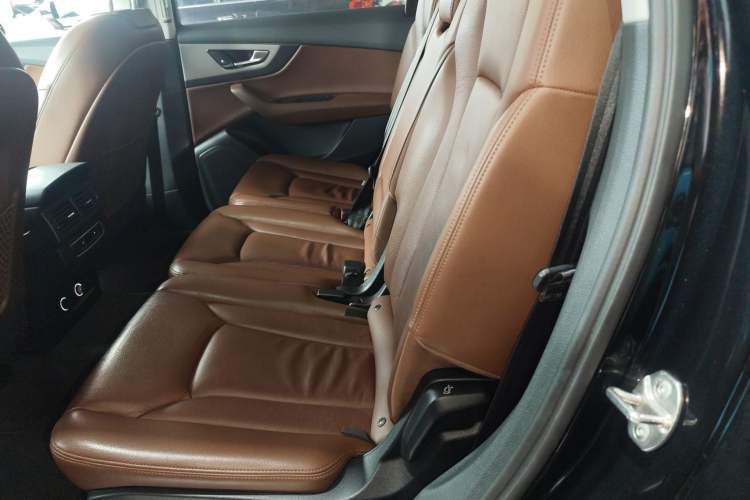Used Audi Q7 2018 40 TFSI Comfort Model Left Rear Seat