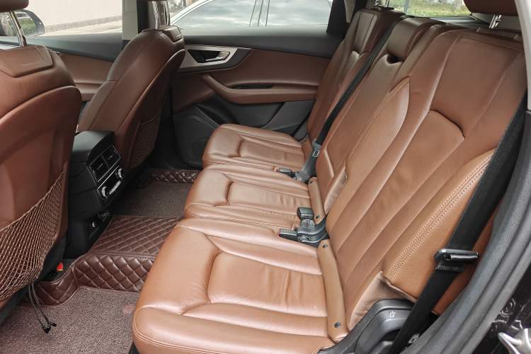 Used Audi Q7 2018 40 TFSI Comfort Model Left Rear Seat