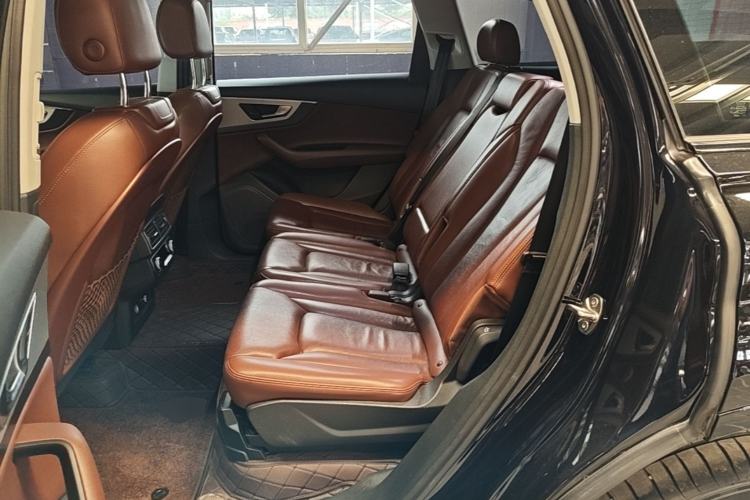 Used Audi Q7 2018 40 TFSI Comfort Model Left Rear Seat