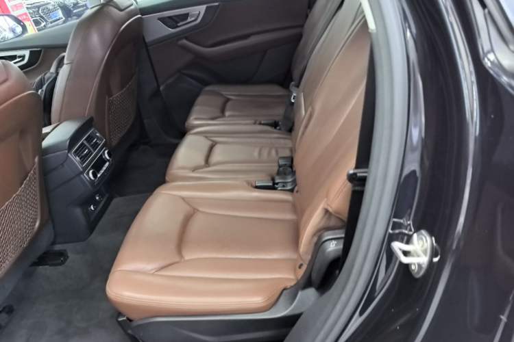 Used Audi Q7 2018 40 TFSI Comfort Model Left Rear Seat