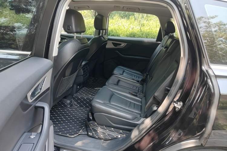 Used Audi Q7 2018 40 TFSI Comfort Model Left Rear Seat