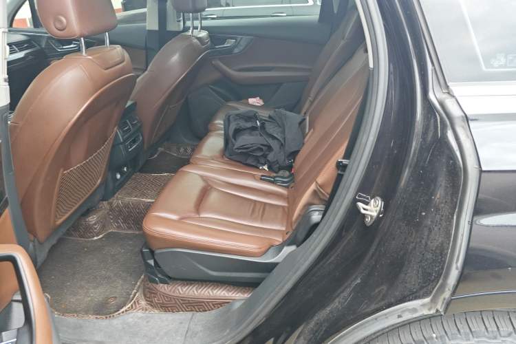 Used Audi Q7 2018 40 TFSI Comfort Model Left Rear Seat