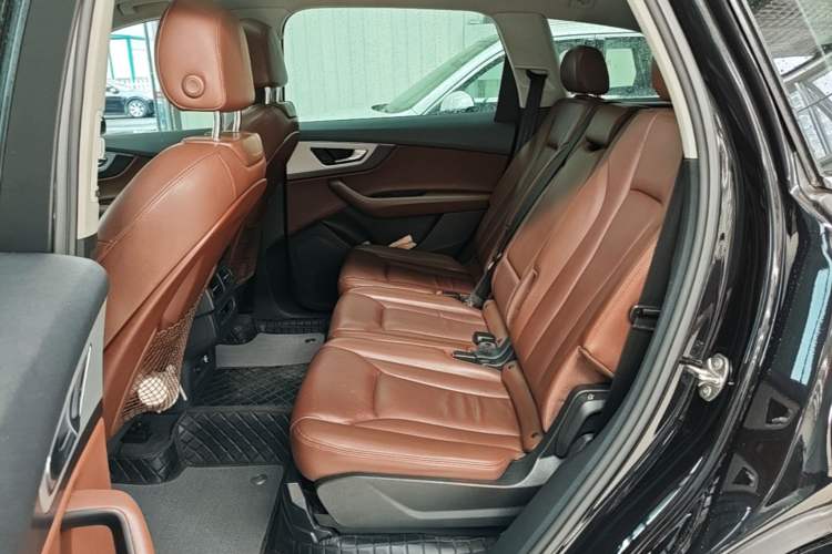 Used Audi Q7 2018 40 TFSI Comfort Model Left Rear Seat