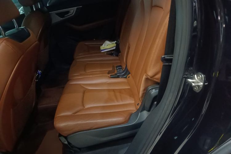 Used Audi Q7 2018 40 TFSI Comfort Model Left Rear Seat