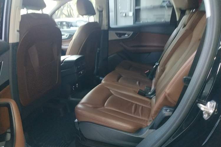 Used Audi Q7 2018 40 TFSI Comfort Model Left Rear Seat