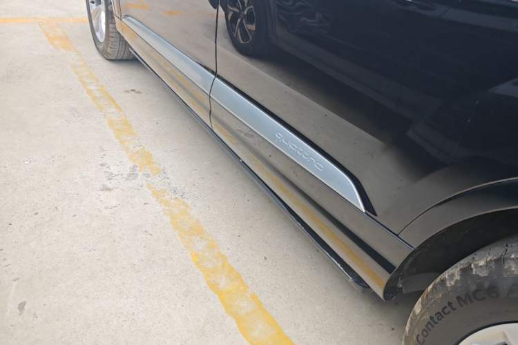 Used Audi Q7 2018 45 TFSI Technology Edition Left Side Sill