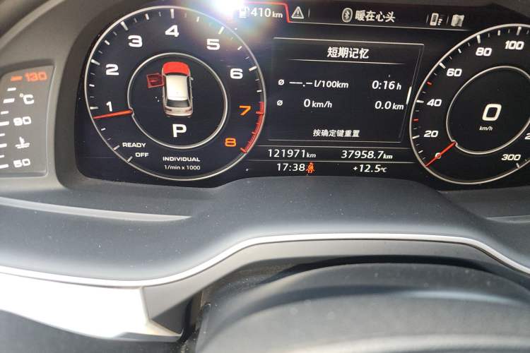 Used Audi Q7  Odometer Close Up