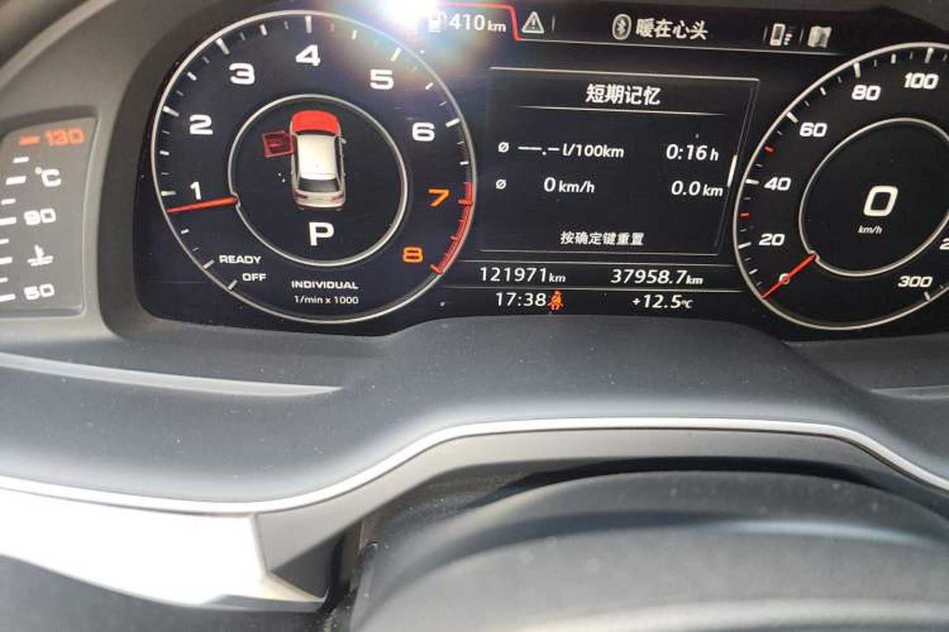 Used Audi Q7  Odometer Close Up