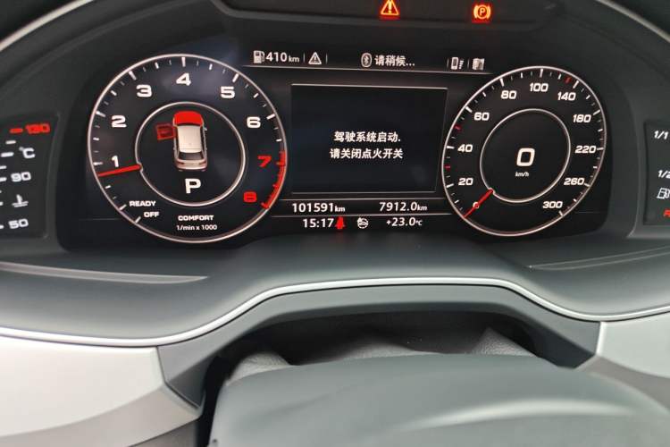 Used Audi Q7 2018 40 TFSI Comfort Model Odometer Close Up
