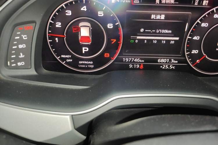 Used Audi Q7 2018 45 TFSI Technology Edition Odometer Close Up