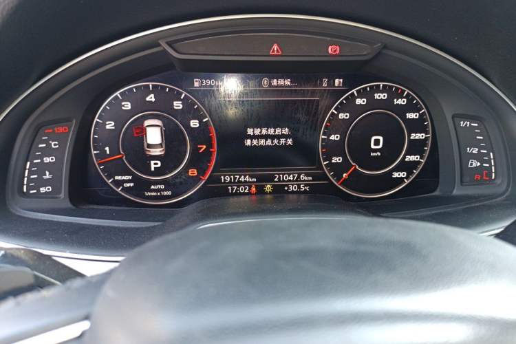 Used Audi Q7 2018 45 TFSI Technology Edition Odometer Close Up
