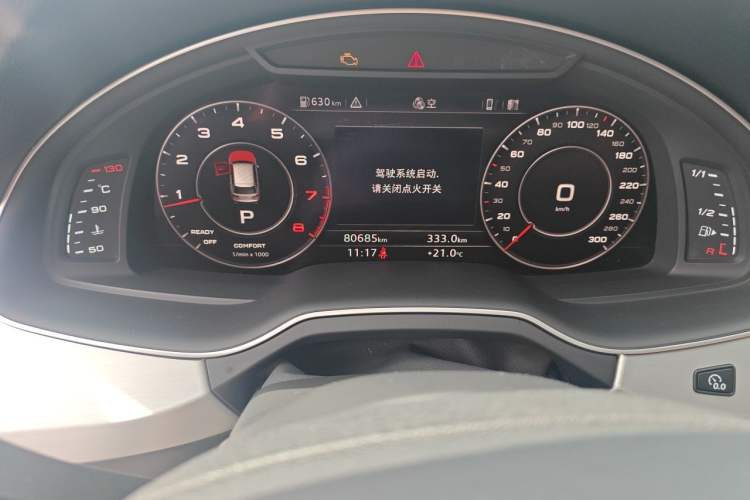 Used Audi Q7 2018 40 TFSI Comfort Model Odometer Close Up