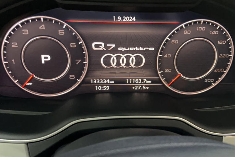 Used Audi Q7 2018 45 TFSI Technology Edition Odometer Close Up