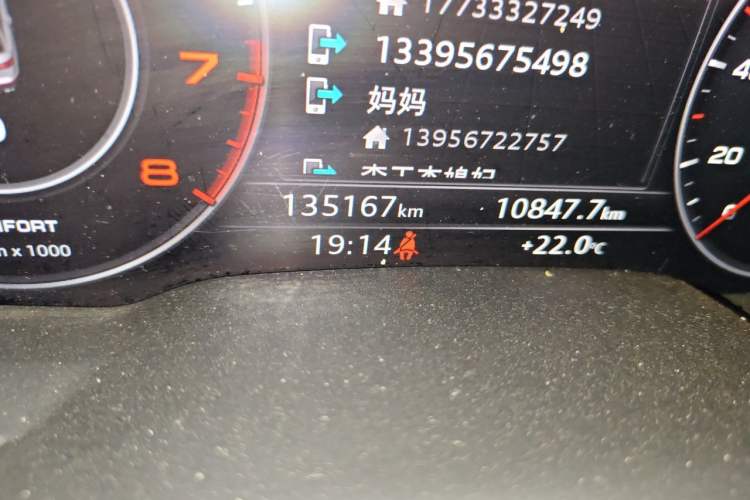 Used Audi Q7 2018 40 TFSI Comfort Model Odometer Close Up