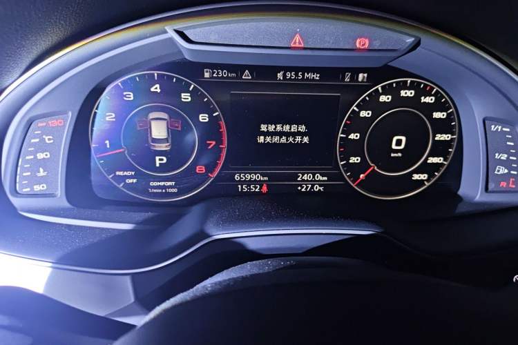 Used Audi Q7 2018 45 TFSI Technology Edition Odometer Close Up