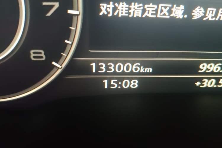 Used Audi Q7 2018 40 TFSI Comfort Model Odometer Close Up