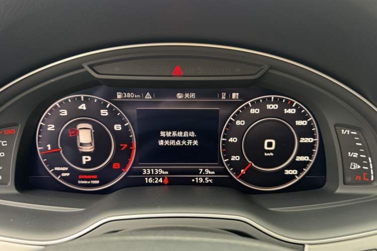 Used Audi Q7 2018 40 TFSI Comfort Model Odometer Close Up