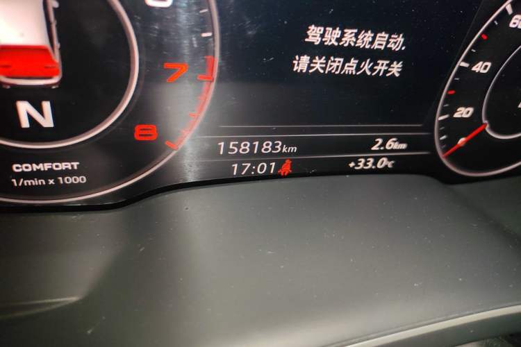 Used Audi Q7 2018 40 TFSI Comfort Model Odometer Close Up