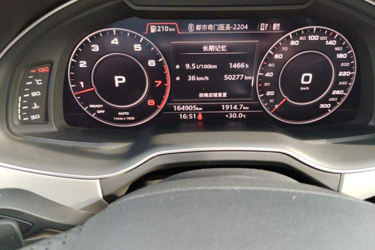 Used Audi Q7 2018 45 TFSI Technology Edition Odometer Close Up