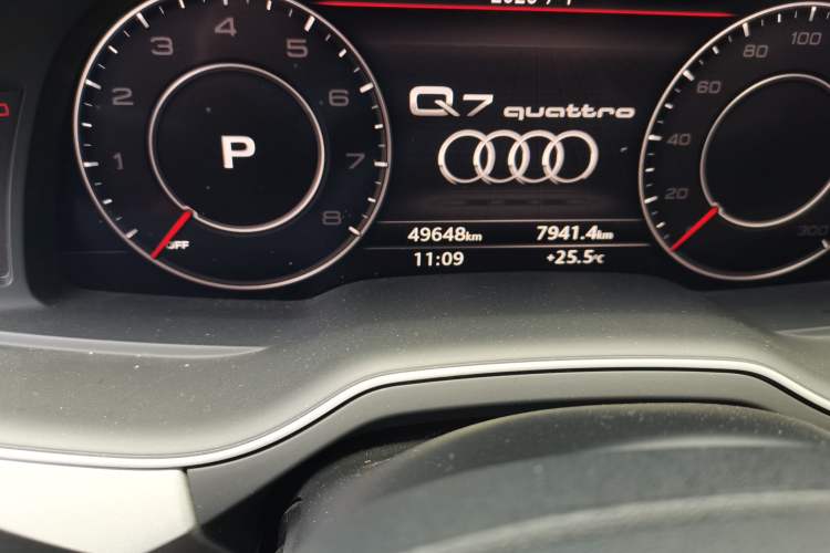 Used Audi Q7 2018 45 TFSI Technology Edition Odometer Close Up