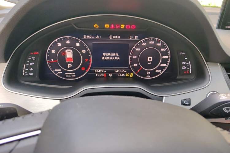 Used Audi Q7 2018 40 TFSI Comfort Model Odometer Close Up