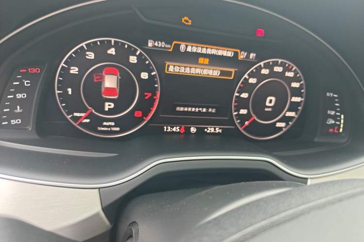 Used Audi Q7 2018 40 TFSI Comfort Model Odometer Close Up