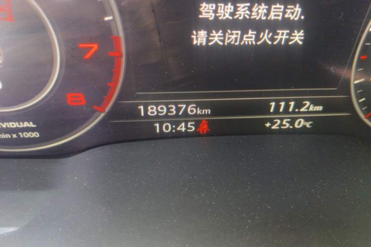 Used Audi Q7 2018 40 TFSI Comfort Model Odometer Close Up