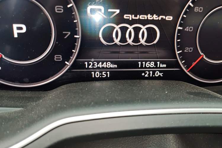 Used Audi Q7 2018 45 TFSI Technology Edition Odometer Close Up
