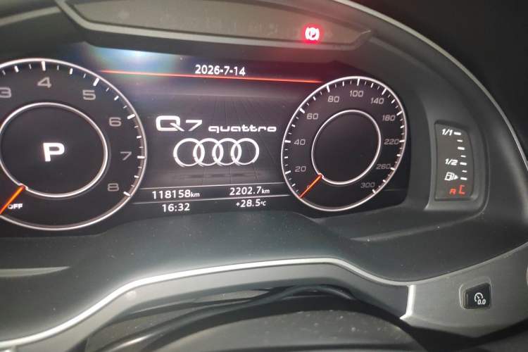 Used Audi Q7 2018 40 TFSI S line Sport Edition Odometer Close Up