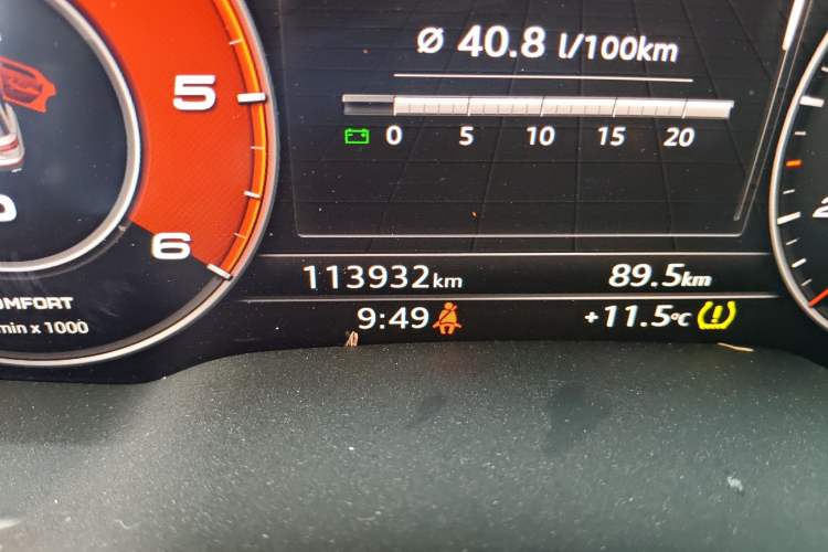 Used Audi Q7 2018 45 TFSI S line Sport Edition Odometer Close Up