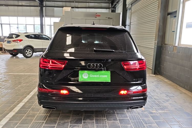 Used Audi Q7 2018 40 TFSI Comfort Model Rear