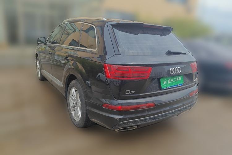 Used Audi Q7 2018 40 TFSI Comfort Model Rear Left 45 Deg