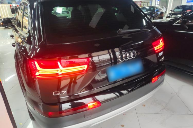 Used Audi Q7 2018 45 TFSI Technology Edition Rear Left 45 Deg