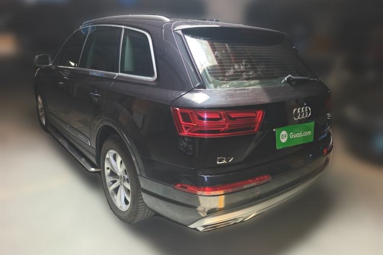 Used Audi Q7 2018 40 TFSI Comfort Model Rear Left 45 Deg