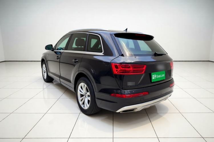 Used Audi Q7 2018 40 TFSI Comfort Model Rear Left 45 Deg