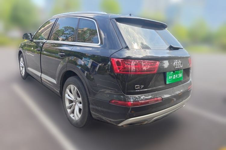 Used Audi Q7 2018 40 TFSI Comfort Model Rear Left 45 Deg