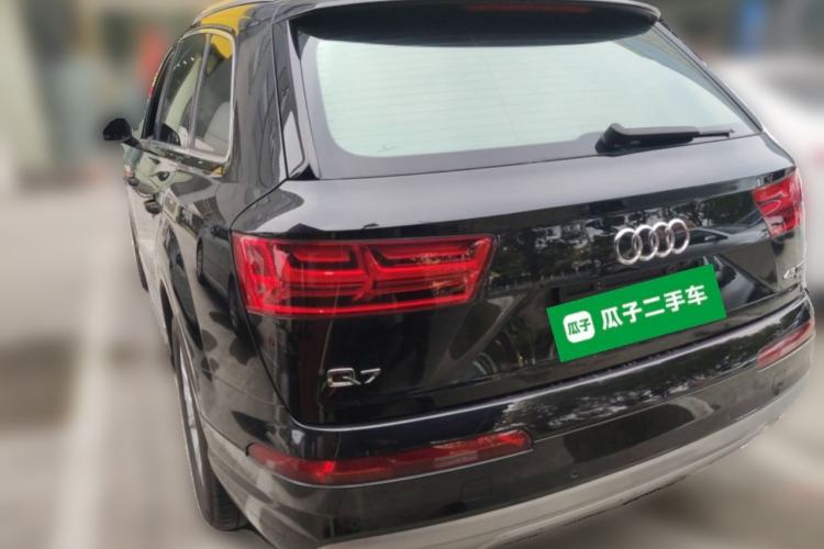 Used Audi Q7 2018 40 TFSI Comfort Model Rear Left 45 Deg