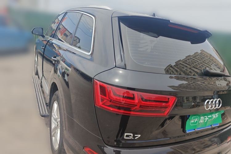 Used Audi Q7 2018 40 TFSI Comfort Model Rear Left 45 Deg