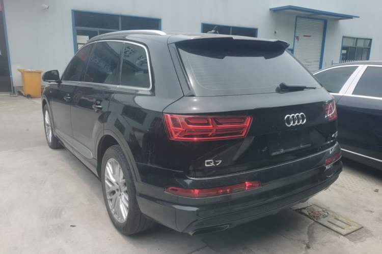 Used Audi Q7 2018 45 TFSI Technology Edition Rear Left 45 Deg
