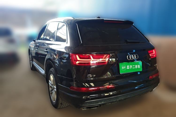 Used Audi Q7 2018 40 TFSI Comfort Model Rear Left 45 Deg