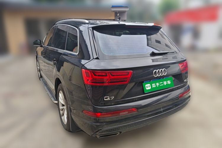 Used Audi Q7 2018 40 TFSI Comfort Model Rear Left 45 Deg